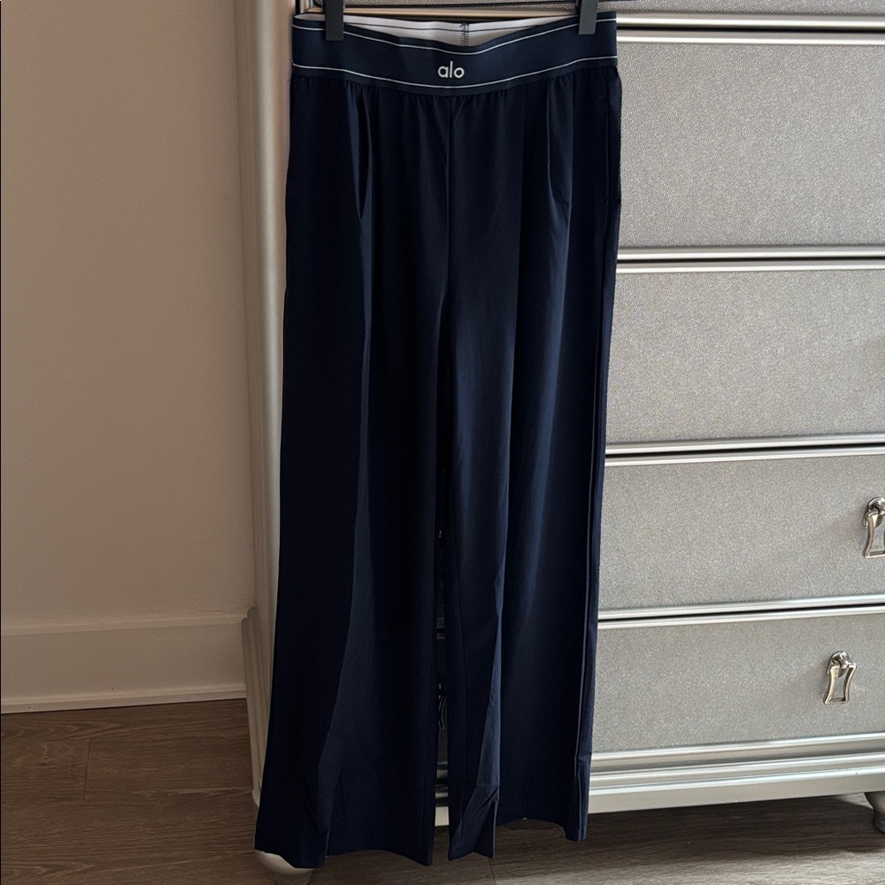 ALO Suit up trouser regular brand new size M. $148 Retail - Picture 3 of 10